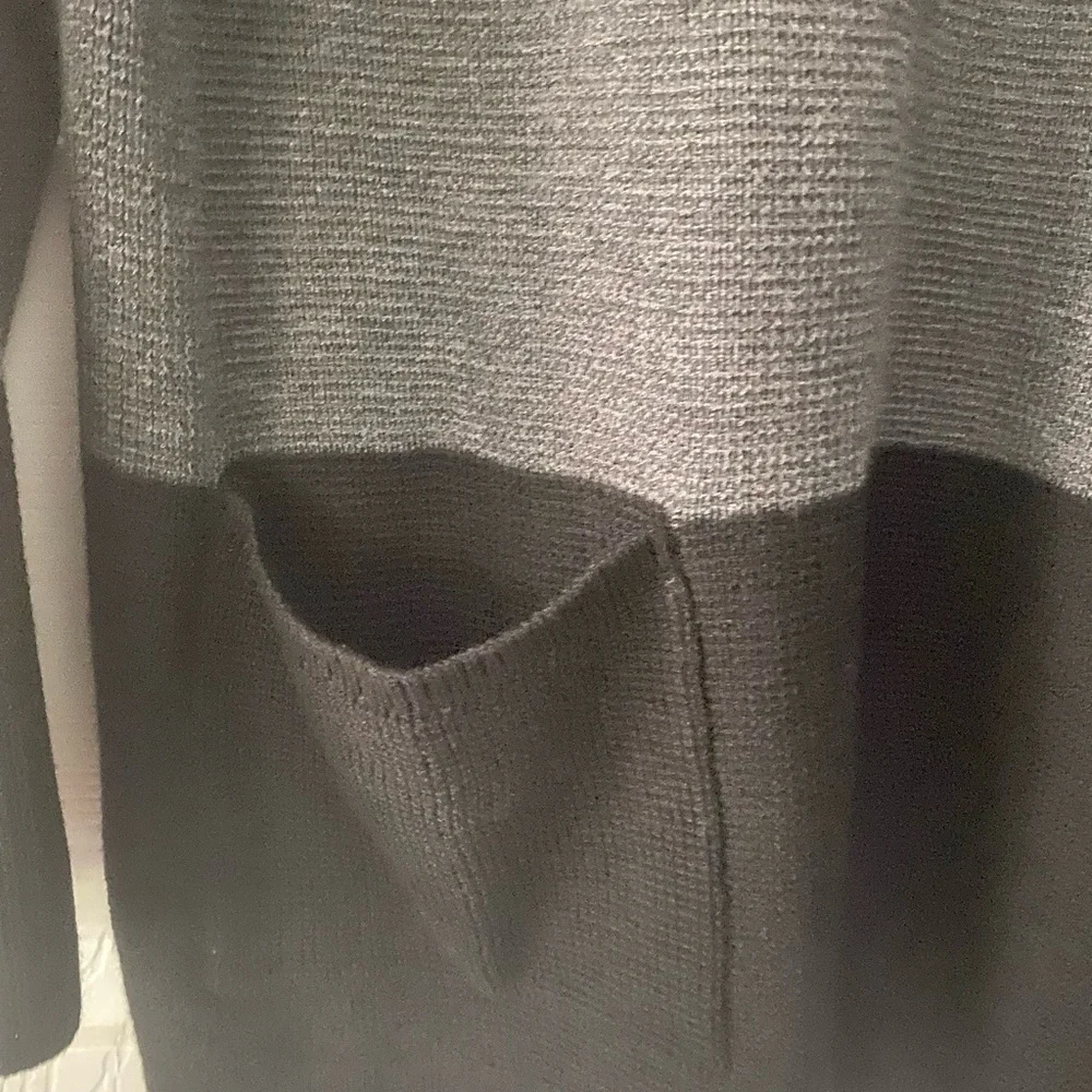 Vince Camuto Cream and Gray Crew Neck Sweater - Picture 6 of 7
